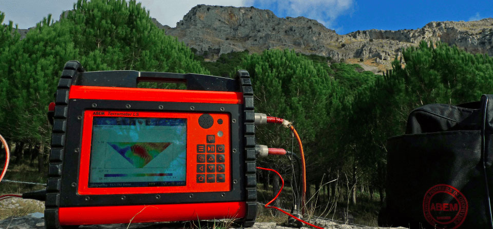 Advanced geophysical instruments used by Misure snc for seismic and geoelectrical field investigations